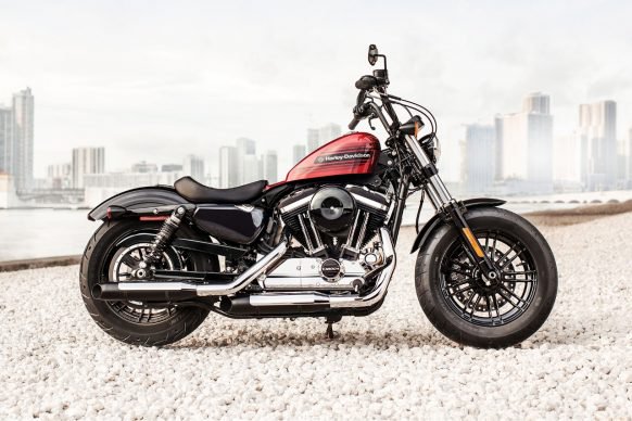 022118-2018-harley-davidson-forty-eight-special-sportster-01-582x388